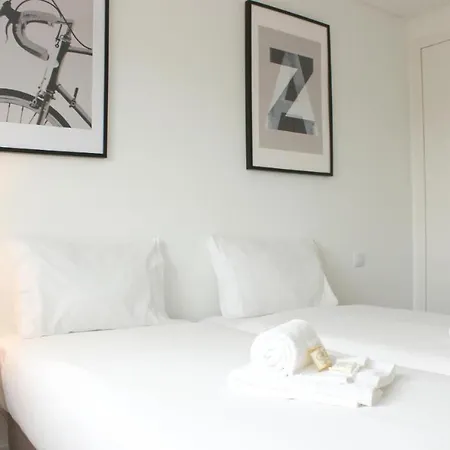 Deluxe Apartment Near The Beach *